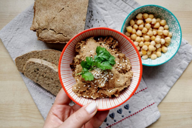hummus z suszonymi pomidorami