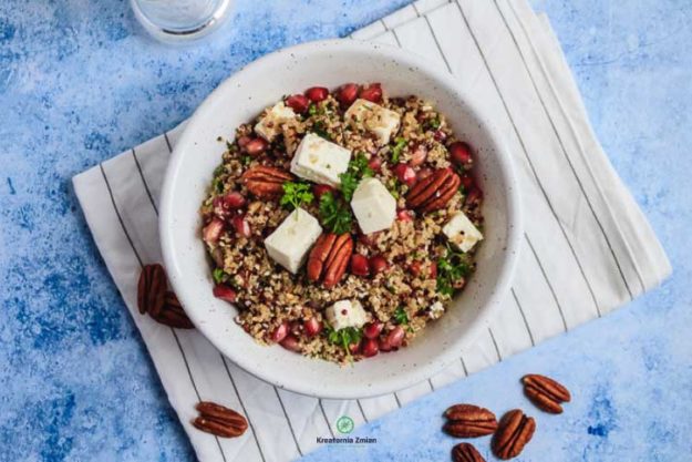 salatka z komosy z granatem i feta